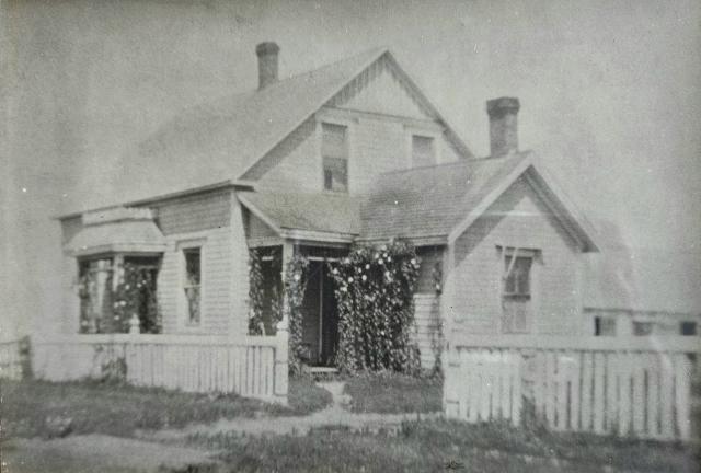 Montgomery Birthplace Photo of the Lucy Maud Montgomery Birthplace, New London, PEI.