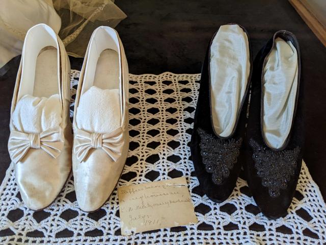 Wedding slippers and trousseau shoes with Montgomery’s note Wedding slippers and trousseau shoes at the Lucy Maud Montgomery Birthplace with Montgomery’s handwritten note that says, “Slippers belonging to my trousseau. L.M. Montgomery Macdonald. July 5 1911.”